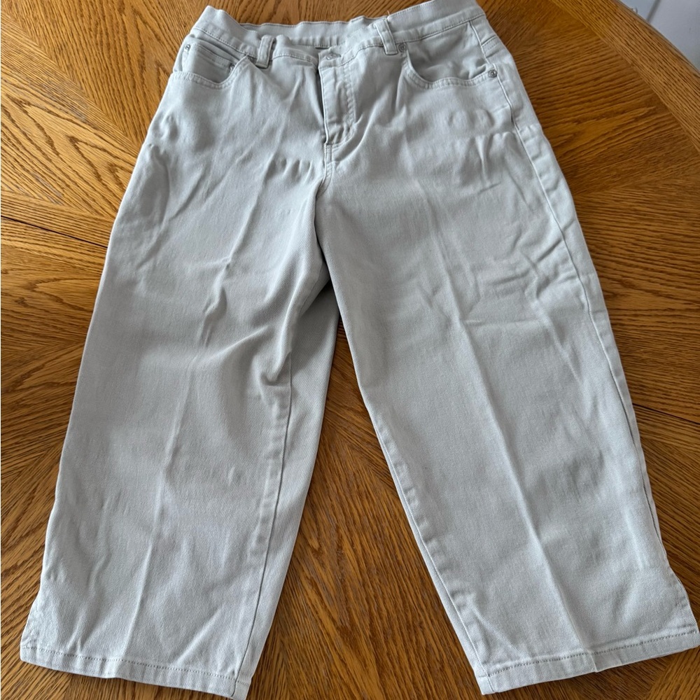 Sonoma Goods for lifestyle stretch Khaki Tan capris size 6 cropped jeans